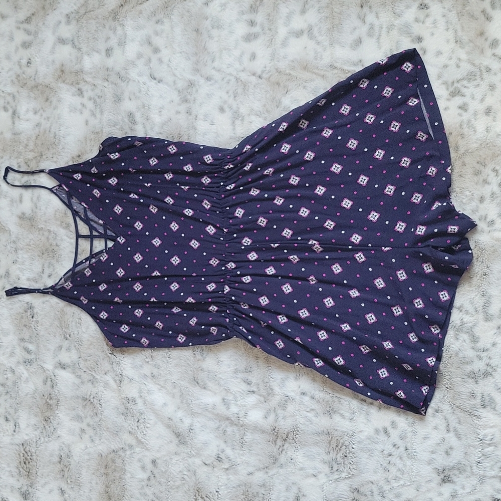 Patterned Romper - Picture 2 of 11